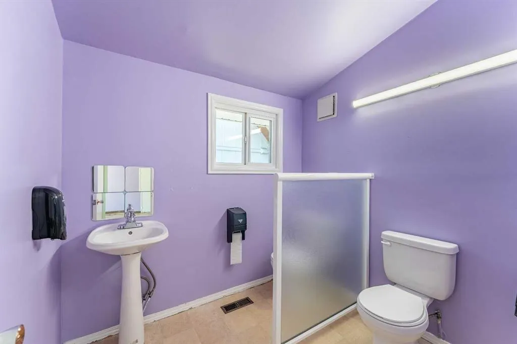 106 Elma Street W