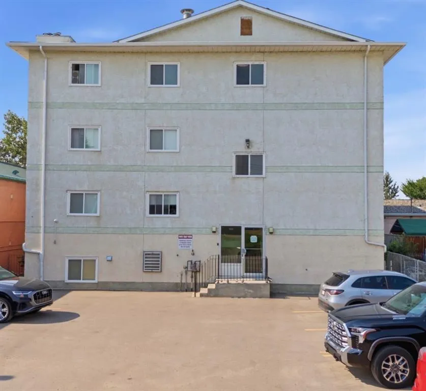 4415 Lakeshore Drive ##2