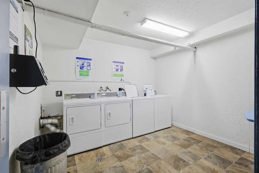 4415 Lakeshore Drive ##2