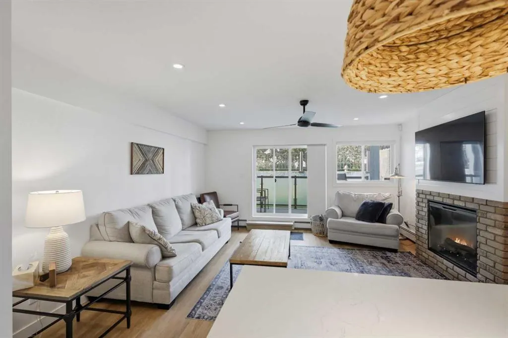 4415 Lakeshore Drive ##2