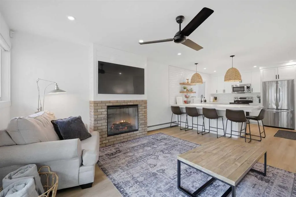 4415 Lakeshore Drive ##2