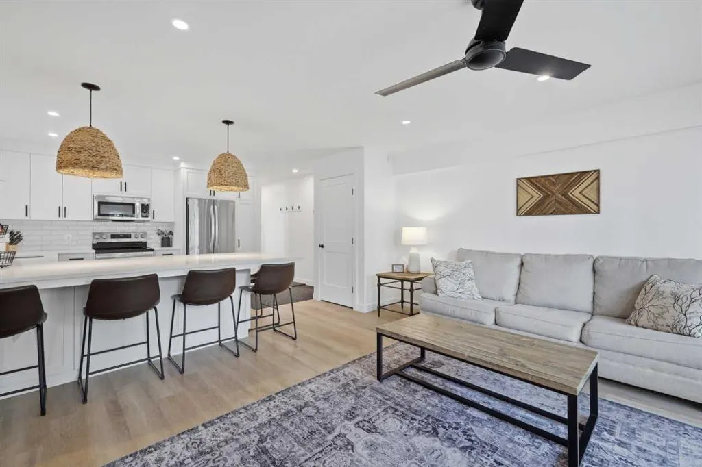 4415 Lakeshore Drive ##2