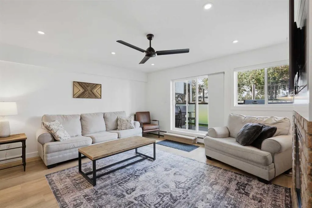 4415 Lakeshore Drive ##2
