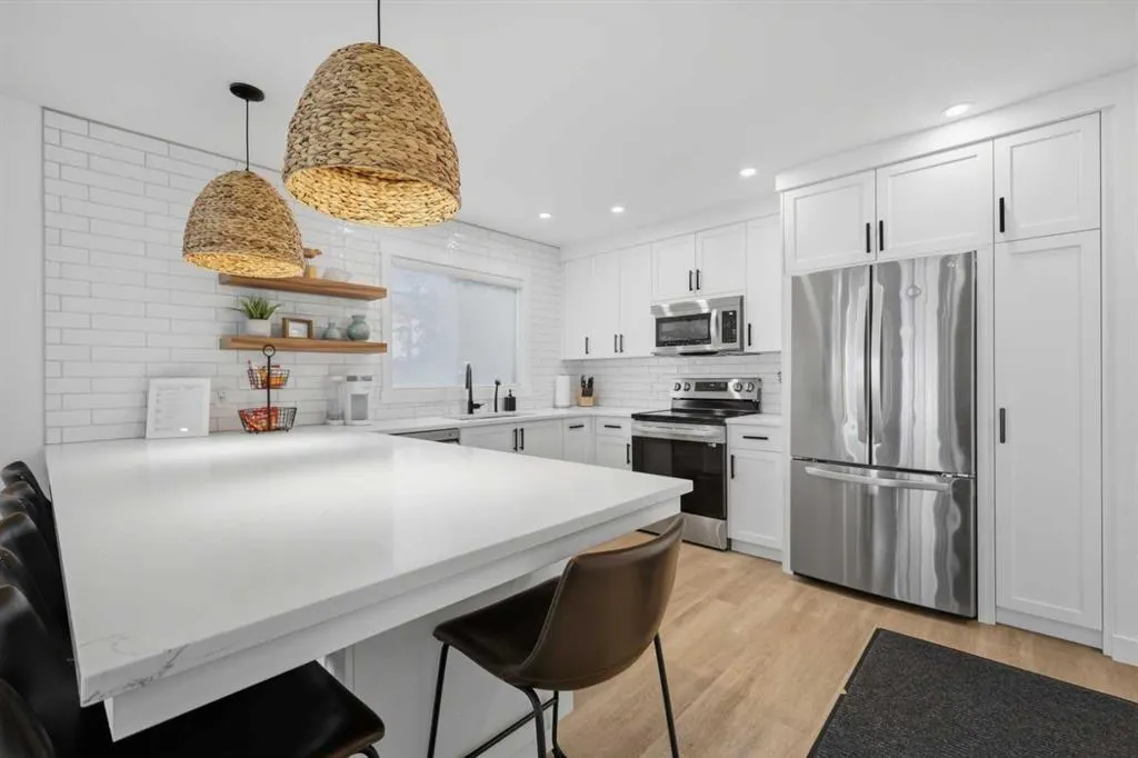 4415 Lakeshore Drive ##2