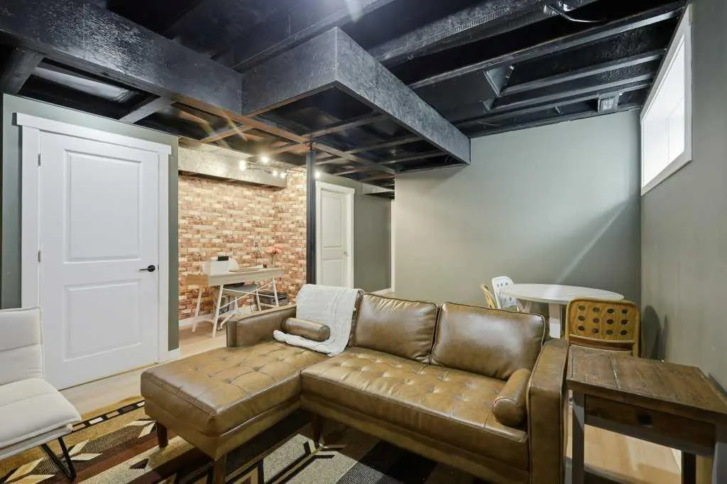 21 Regatta Way