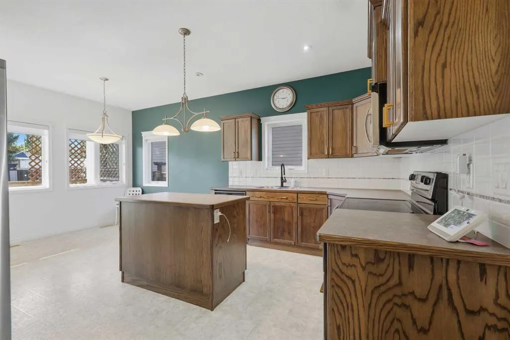 21 Regatta Way
