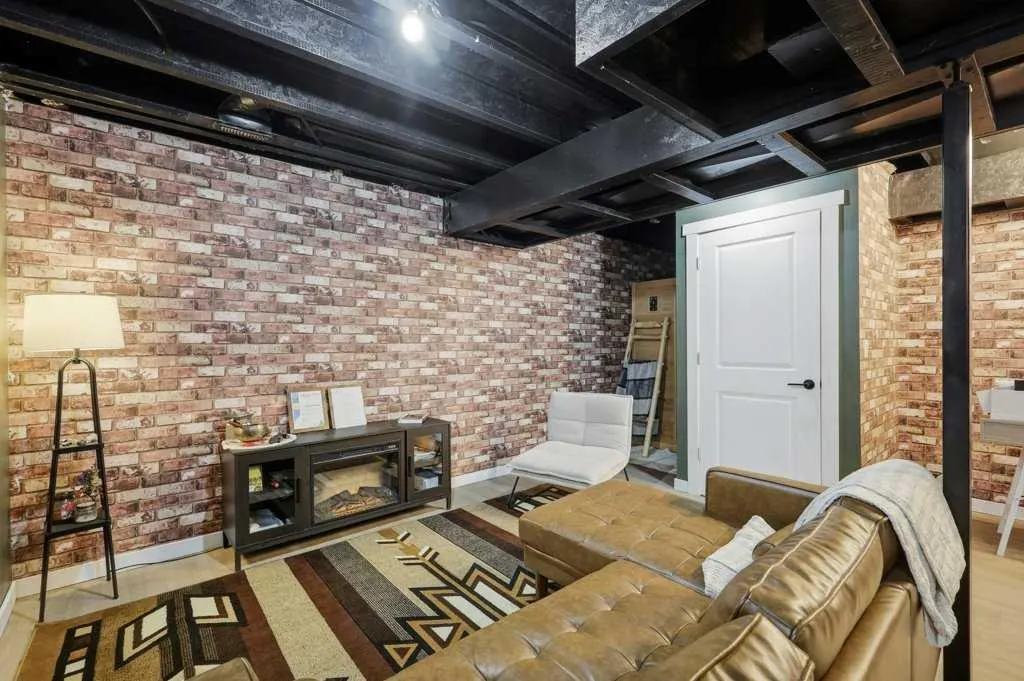 21 Regatta Way
