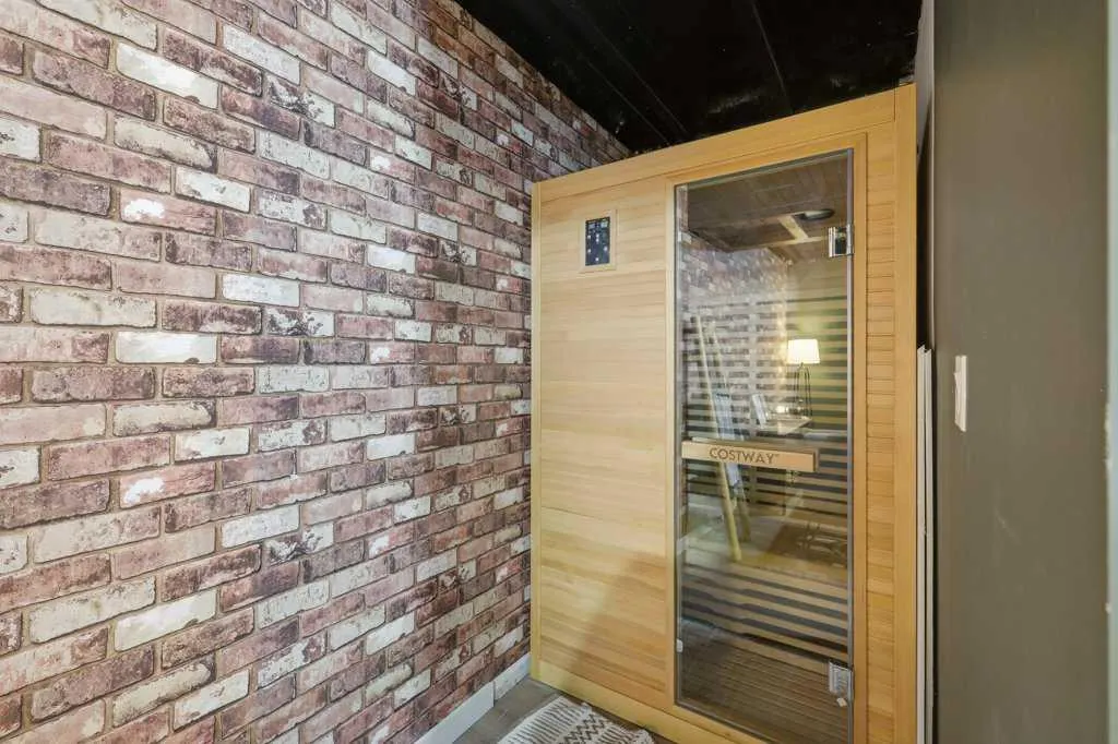 21 Regatta Way