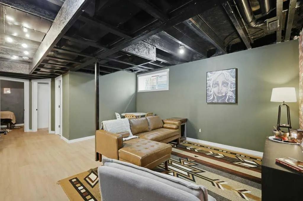 21 Regatta Way