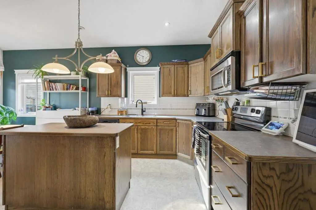 21 Regatta Way