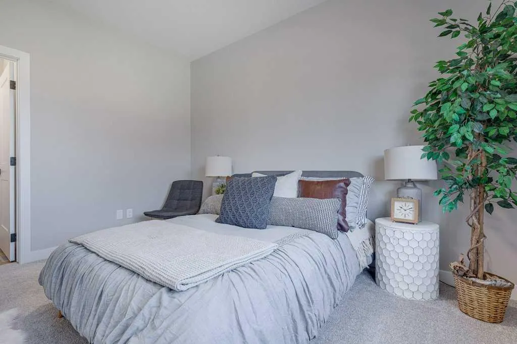 83 Gray Close