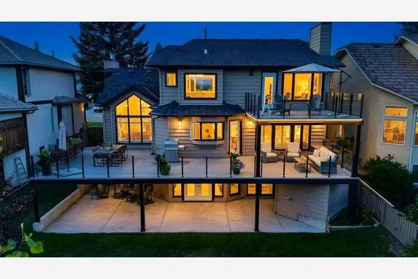 95 Woodridge Close SW