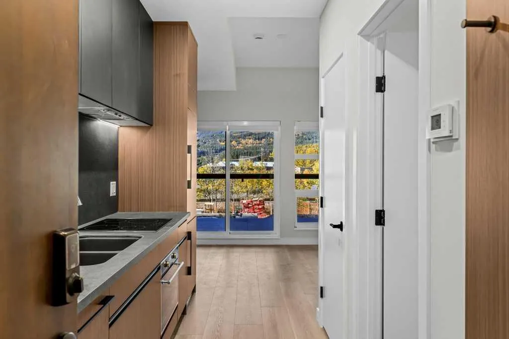 1724 Bow Valley Trail #202