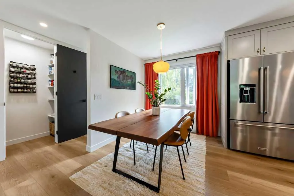 2011 Palliser Drive SW