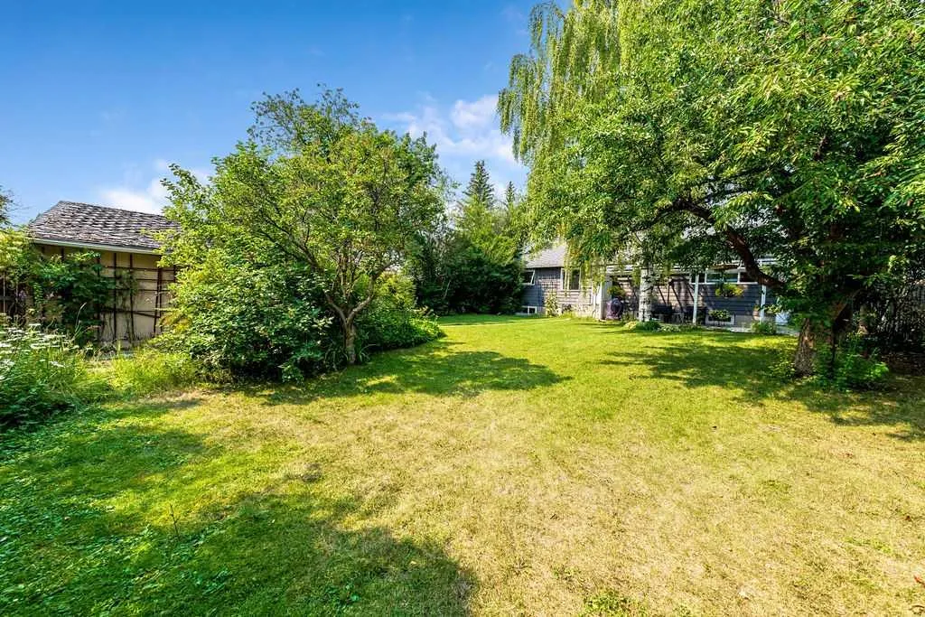 2011 Palliser Drive SW