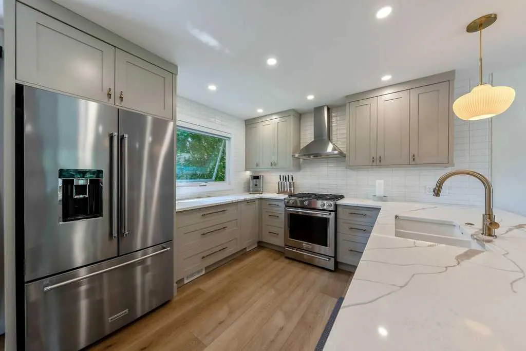 2011 Palliser Drive SW