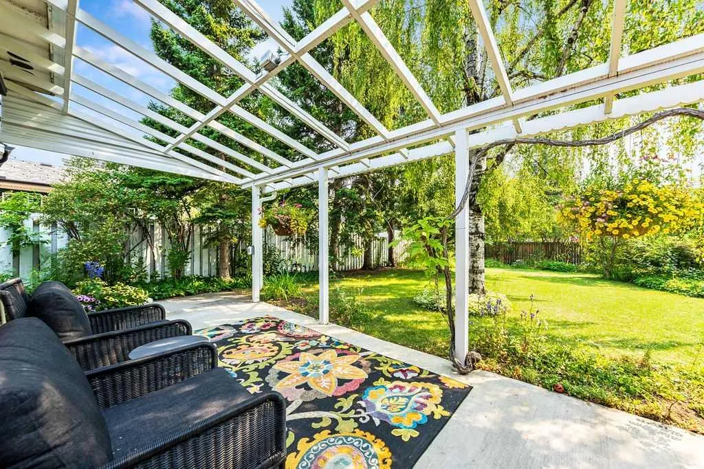 2011 Palliser Drive SW