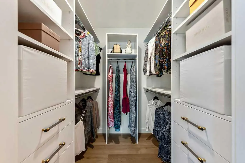 2011 Palliser Drive SW