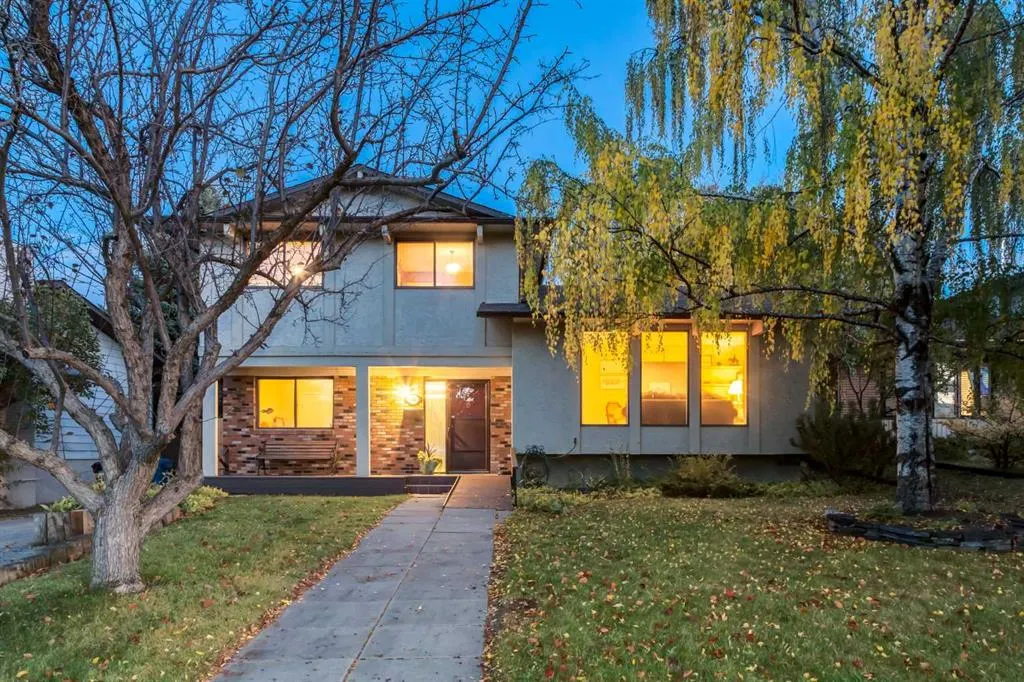 544 BROOKMERE Crescent SW