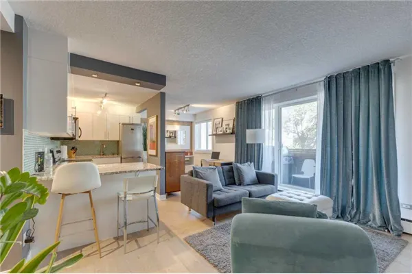 1904 10 Street SW