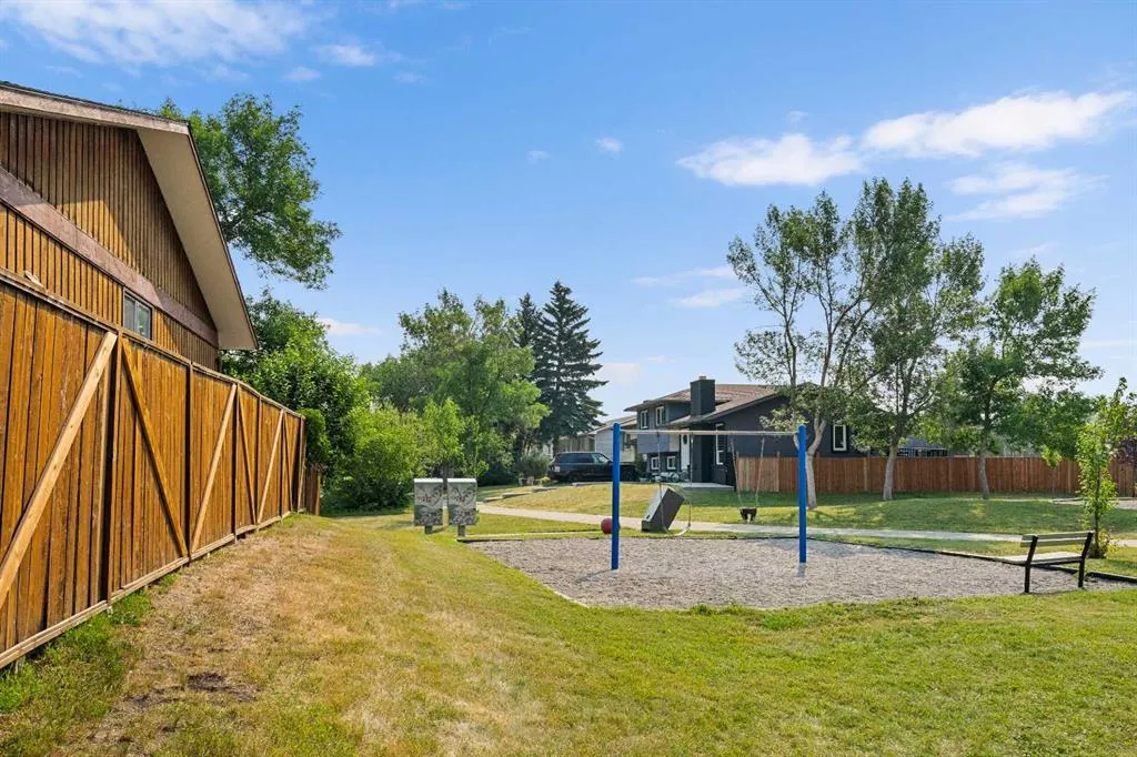 152 Templewood Road NE