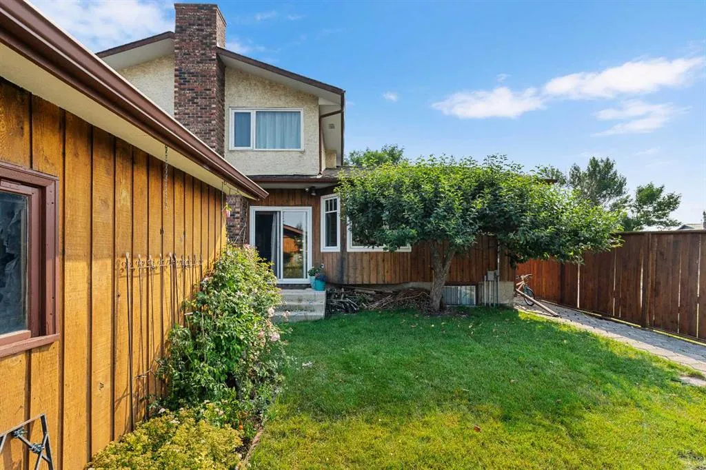 152 Templewood Road NE