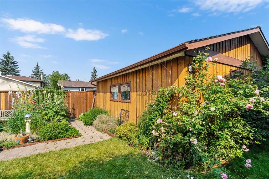 152 Templewood Road NE