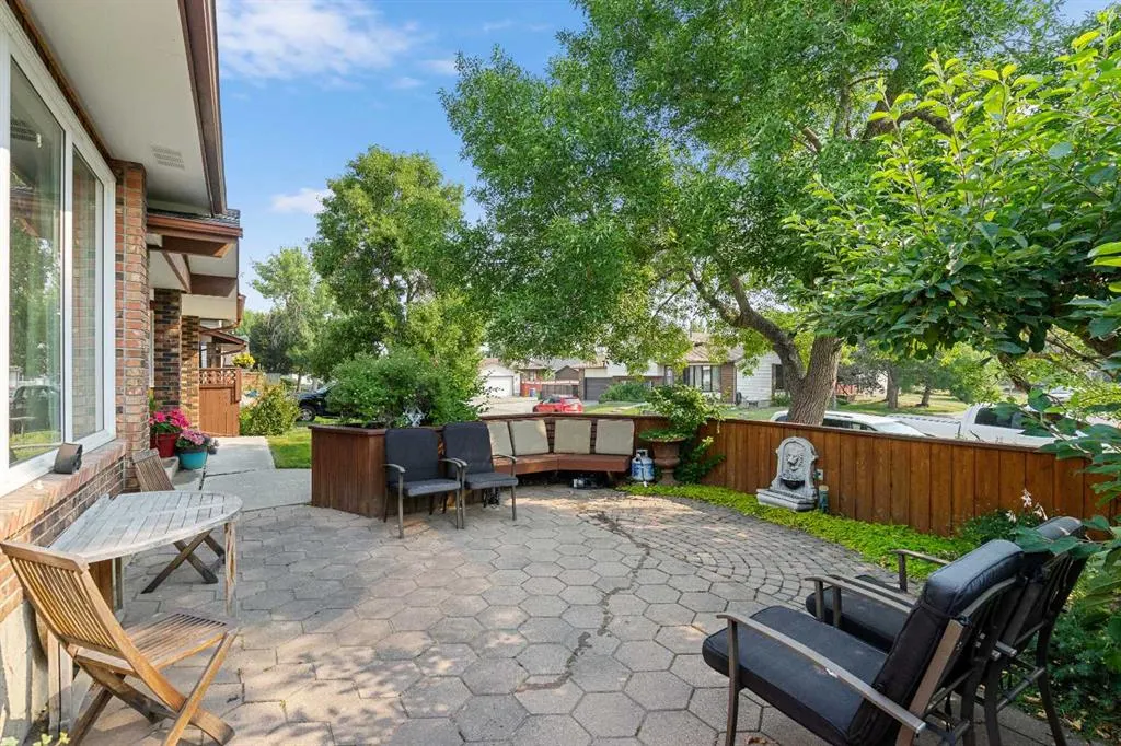 152 Templewood Road NE
