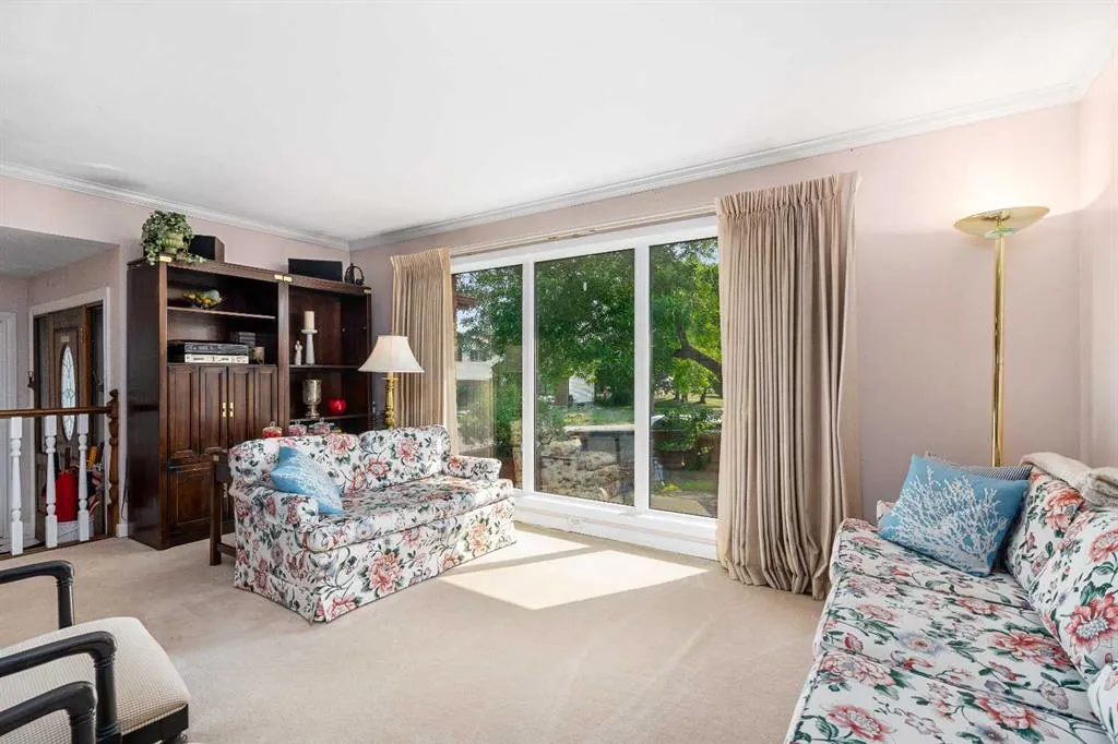 152 Templewood Road NE