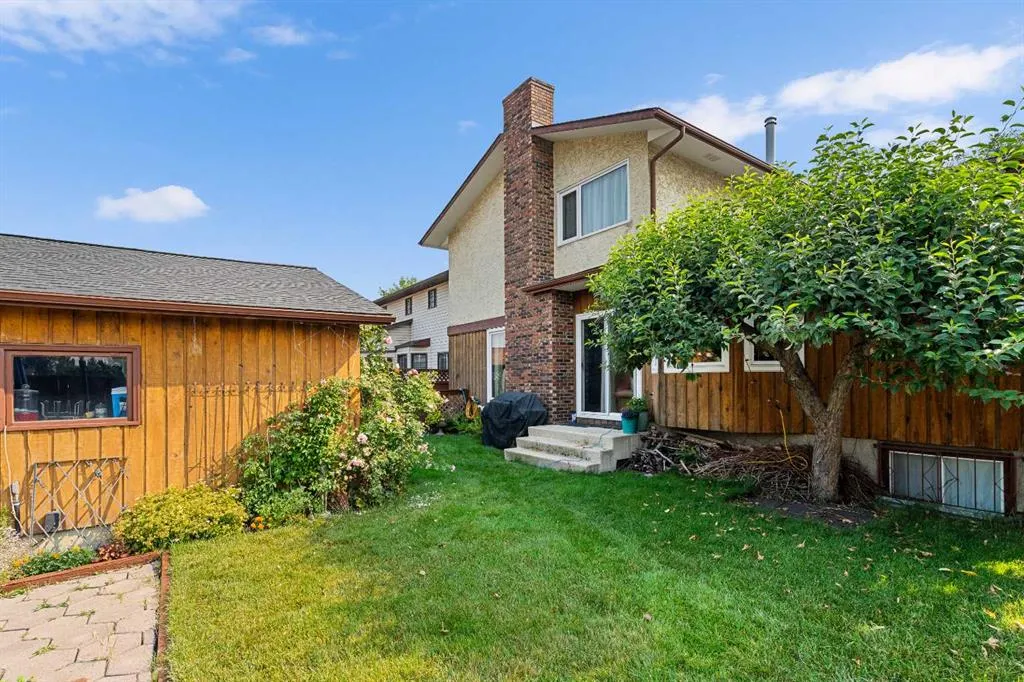 152 Templewood Road NE