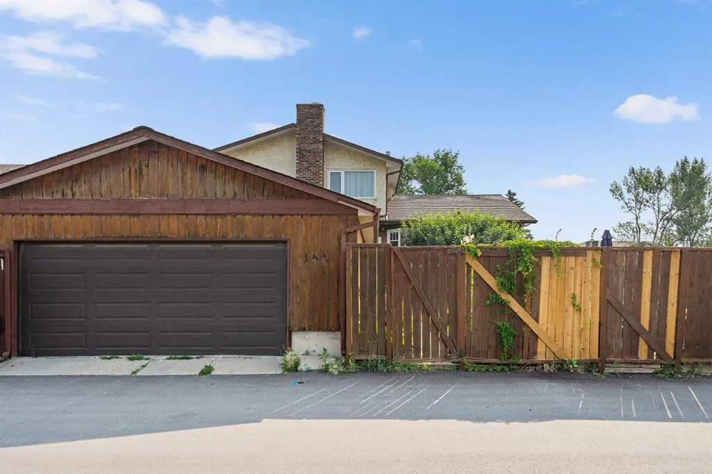 152 Templewood Road NE