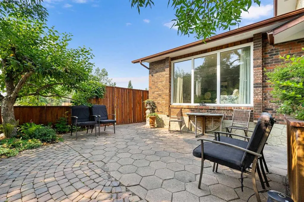 152 Templewood Road NE