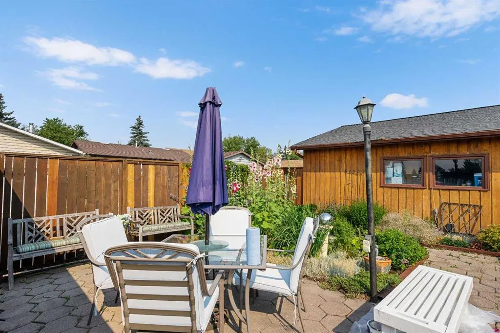 152 Templewood Road NE