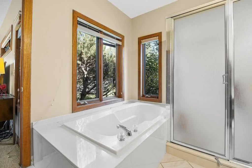19 Westbluff Place