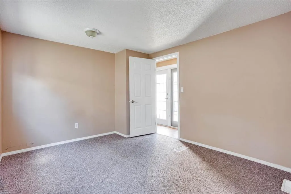 368 Grey Crescent