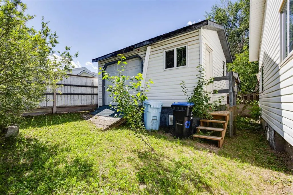 368 Grey Crescent