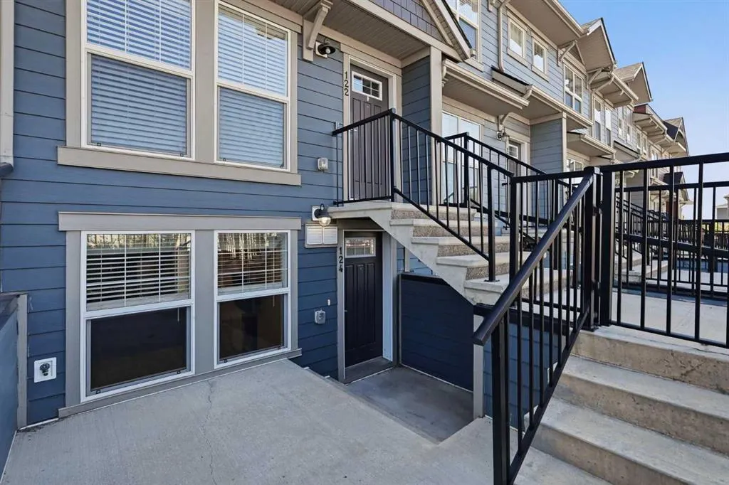 124 Cranbrook Square SE