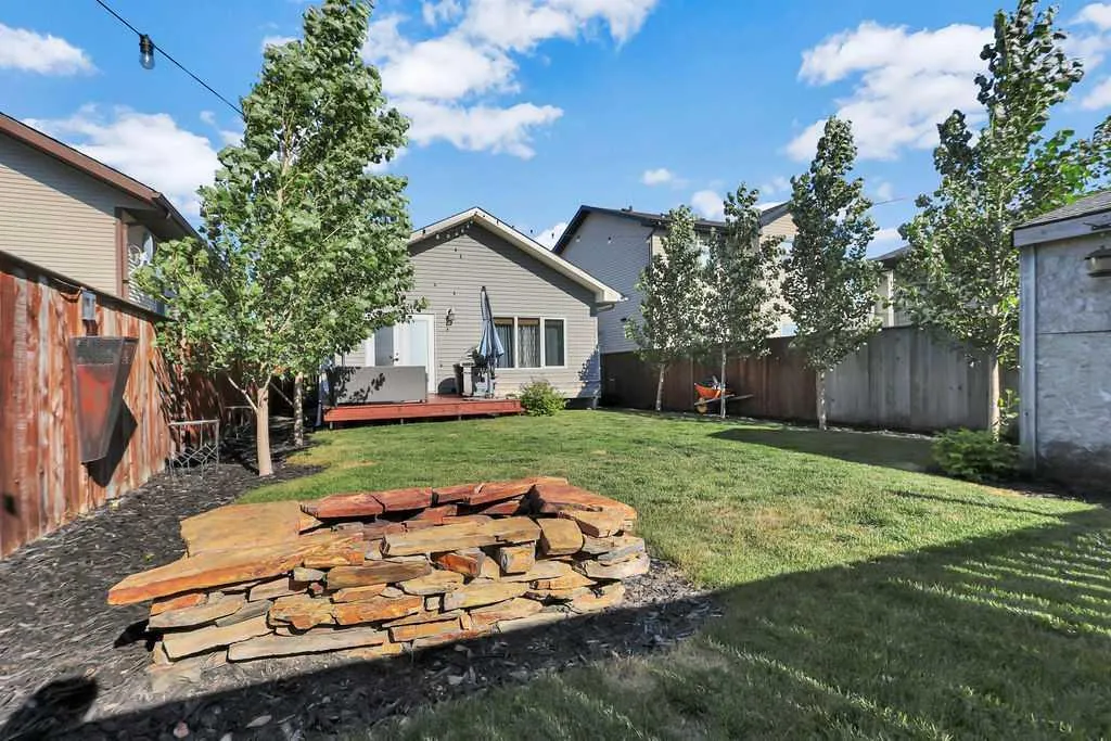 9 Valley Crescent