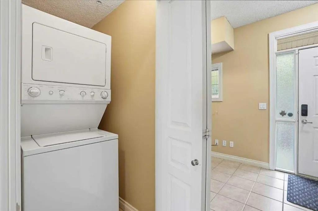 148 Rockyledge View NW #11