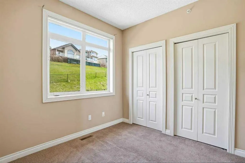 148 Rockyledge View NW #11