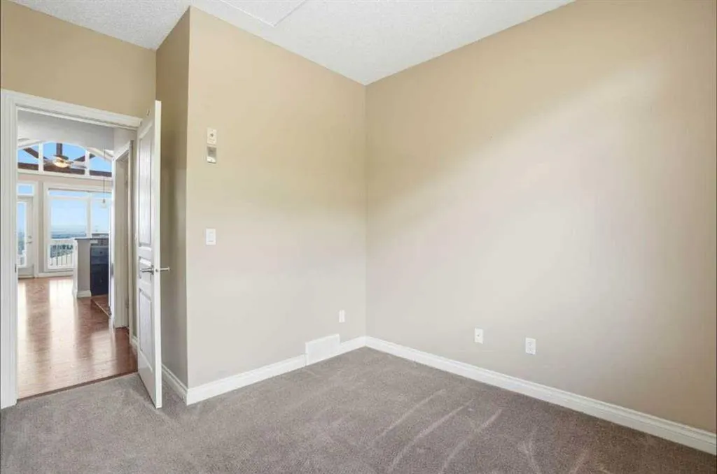 148 Rockyledge View NW #11
