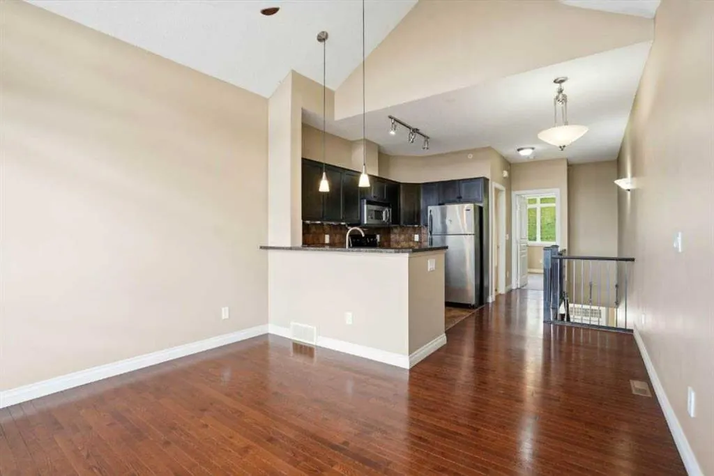 148 Rockyledge View NW #11