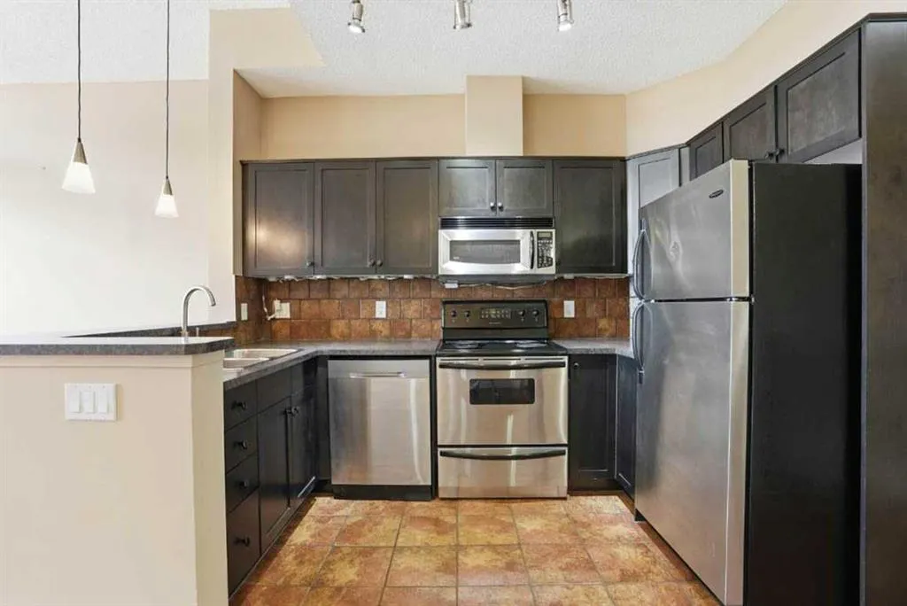 148 Rockyledge View NW #11