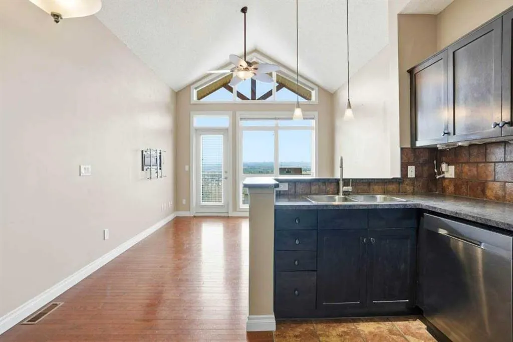 148 Rockyledge View NW #11