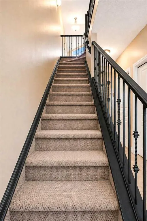 148 Rockyledge View NW #11