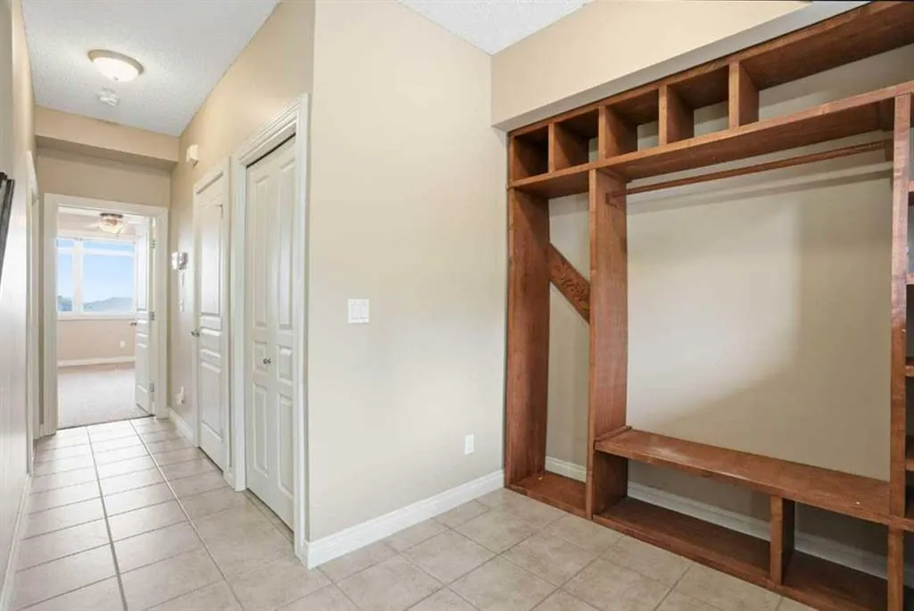 148 Rockyledge View NW #11