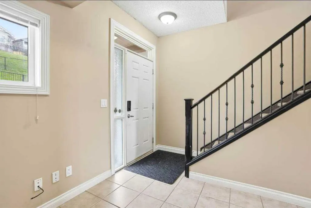 148 Rockyledge View NW #11