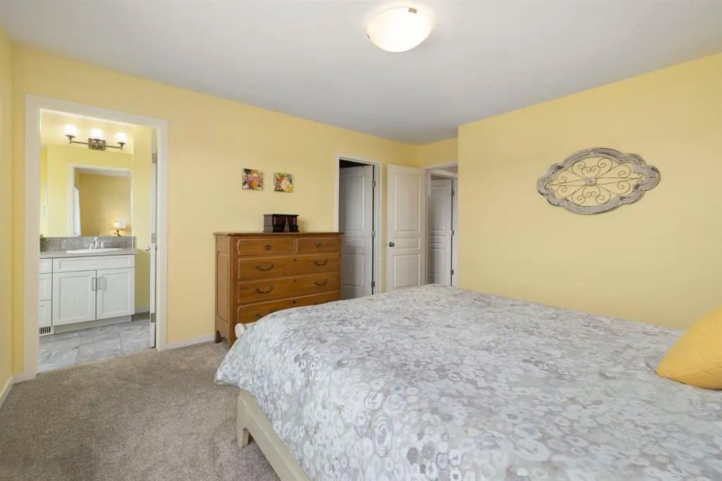 719 Mahogany Boulevard SE