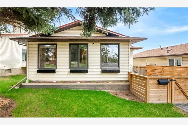 20 Bedwood Hill NE