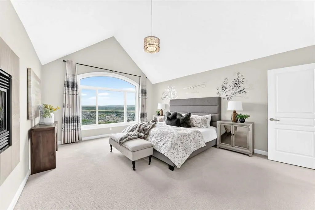 96 Cranarch Heights SE